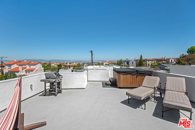 7447 W 81ST Street, Los Angeles CA: https://media.crmls.org/mediaz/9bb8e5c4-9421-42b8-895b-97dace7cc2c6.jpg