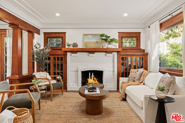 919 Venezia Avenue, Venice CA: https://media.crmls.org/mediaz/9bb93dd6-412d-4643-8723-6f95110b59bb.jpg
