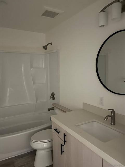 256 B Ave, Coronado CA: https://media.crmls.org/mediaz/9bb9a687-d73d-4d24-9d6d-5bf84dd2f8cf.jpg