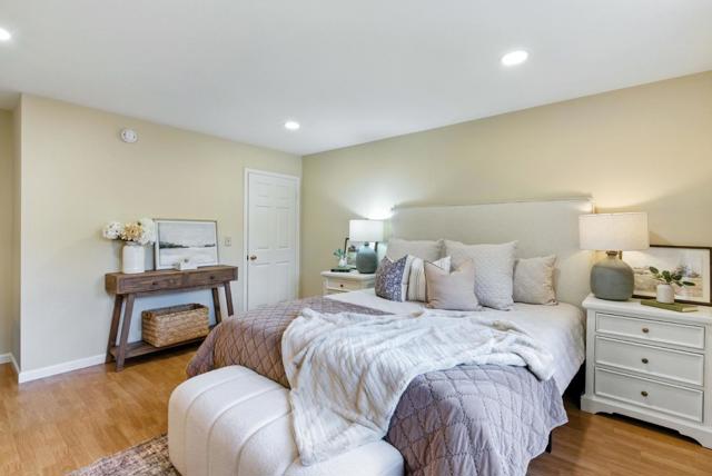 2188 Yorkshire Way, Mountain View CA: https://media.crmls.org/mediaz/9bb9e98f-27a4-46fb-a777-d33cb4219112.jpg