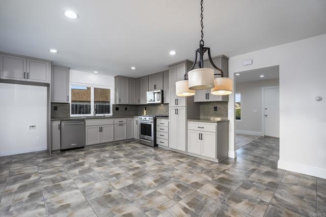 8973 CARLEY CIR, San Diego CA: https://media.crmls.org/mediaz/9bb9ec58-518b-464c-857b-93032b0d8020.jpg