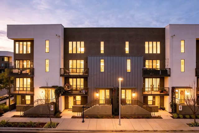 45039 Insight St, Fremont CA: https://media.crmls.org/mediaz/9bba0d3f-88f6-4301-aedc-e2535dd8b356.jpg