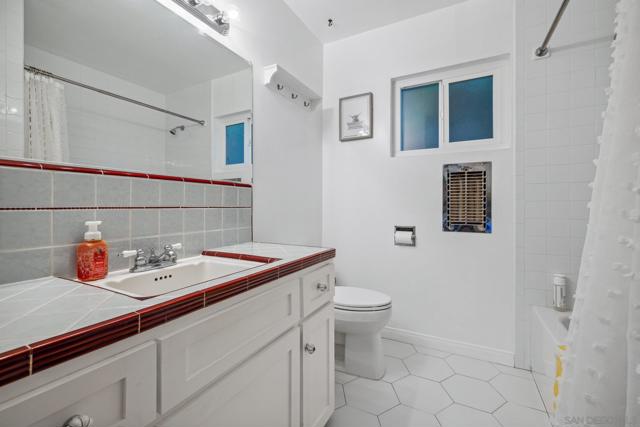 360 Alpine Ave, Chula Vista CA: https://media.crmls.org/mediaz/9bba6f35-9d4c-4c45-ac7f-9ee44453303e.jpg