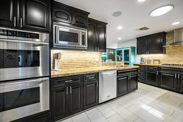 73484 Goldflower Street, Palm Desert CA: https://media.crmls.org/mediaz/9bbb1664-cdcf-4e46-a794-be5f0c7ac63b.jpg