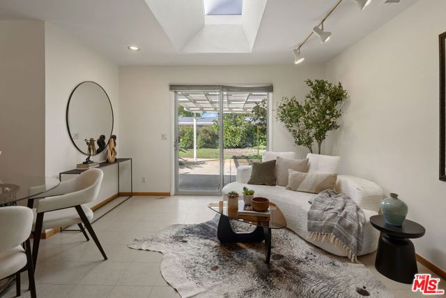 22521 Haynes Street photo 9