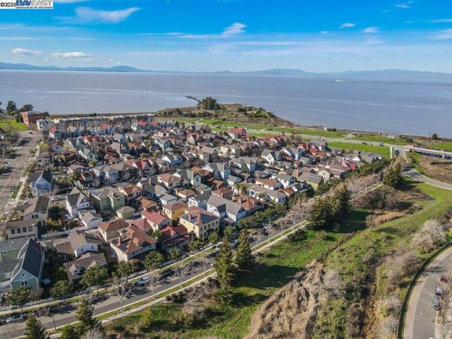 1166 Taraya Terrace, Hercules CA: https://media.crmls.org/mediaz/9bbb6f63-dde2-4237-b469-5fa2ff9f5765.jpg