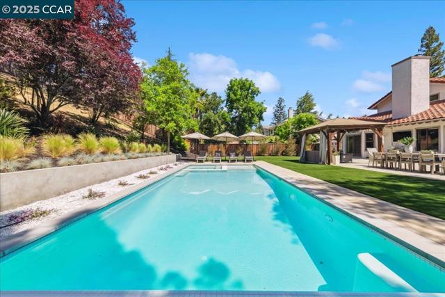 97 Woodranch Cir, Danville CA: https://media.crmls.org/mediaz/9bbc37a5-e867-4856-9f12-f1118dcc973b.jpg