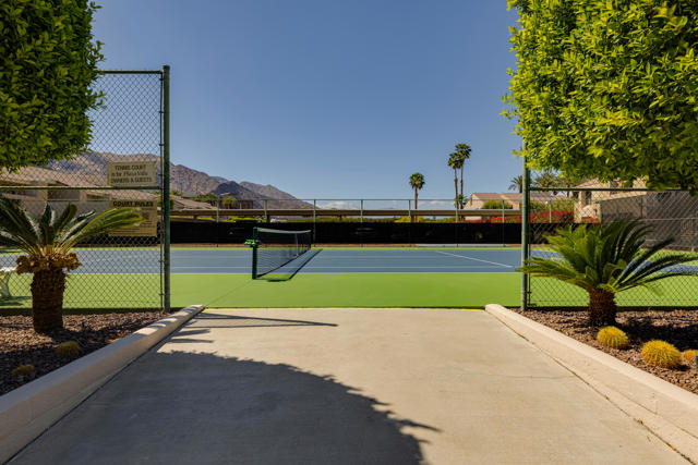 605 E Amado Road, Palm Springs CA: https://media.crmls.org/mediaz/9bbc613b-8af3-4c8b-9883-c3c05d3dee76.jpg