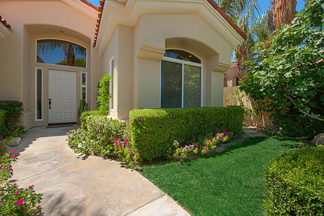 379 Tomahawk Drive, Palm Desert CA: https://media.crmls.org/mediaz/9bbc67be-e860-4dbf-8974-4ddc9d4a8067.jpg