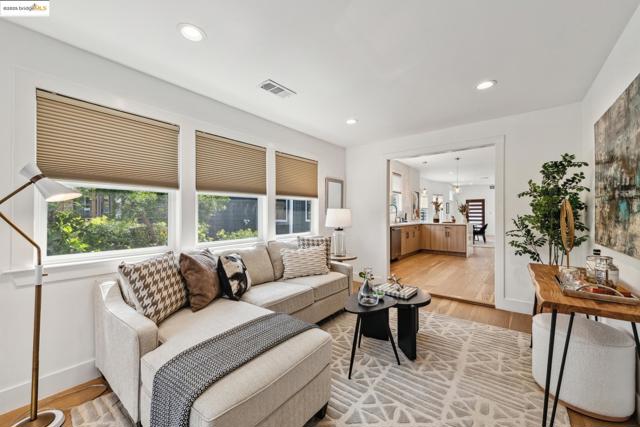 934 Apgar St, Oakland CA: https://media.crmls.org/mediaz/9bbc9802-e48e-4838-b019-da481c526357.jpg