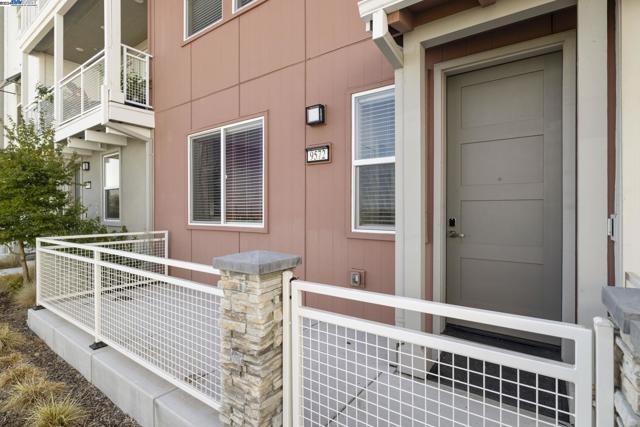 Image 3 of 39 For 9572 Seawind Way