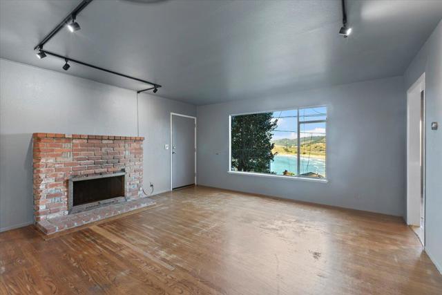 268 Olympian Way, Pacifica CA: https://media.crmls.org/mediaz/9bbe525a-c664-4861-b23c-02f1764d50e1.jpg