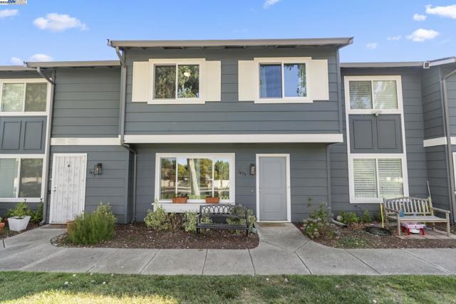 1479 Spring Valley Cmn, Livermore CA: https://media.crmls.org/mediaz/9bbe81e7-78cc-472a-aa77-83925067d54b.jpg