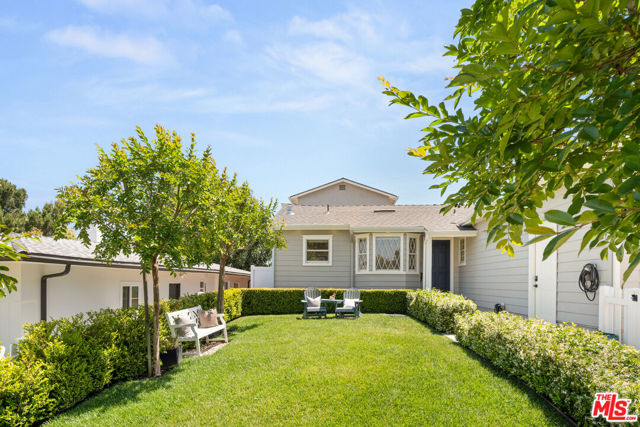 7322 W 91st Street, Los Angeles CA: https://media.crmls.org/mediaz/9bbede14-ad46-4075-b120-af9bda33f8b7.jpg