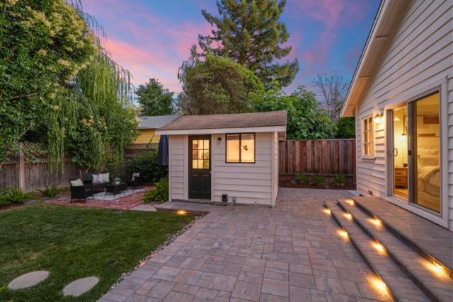 2061 Valparaiso Avenue, Menlo Park CA: https://media.crmls.org/mediaz/9bbf428d-6fd3-4b14-b78e-9f7b4ef4bdec.jpg