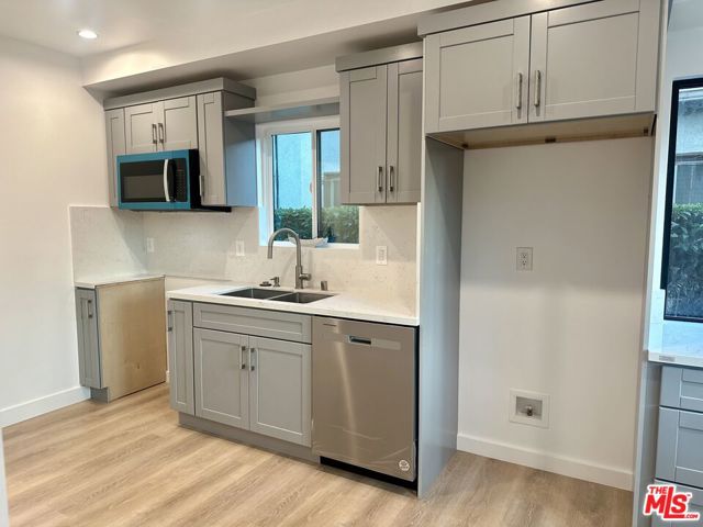 5414 S Mullen Avenue, Los Angeles CA: https://media.crmls.org/mediaz/9bbf50e2-22f7-4a4b-8df9-51128b8662dd.jpg