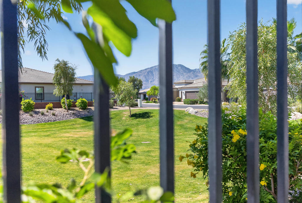 https://media.crmls.org/mediaz/9bbf7550-9ae3-4d38-bb2a-2b92ca39422e.jpg?preset=X-Large