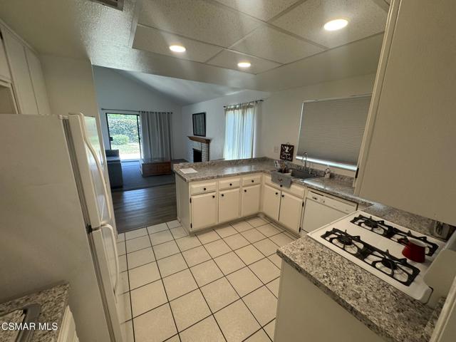 4593 Lubbock Drive, Simi Valley CA: https://media.crmls.org/mediaz/9bbf7dd9-2970-401c-916a-7363a30ea14f.jpg