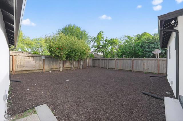 1150 Sevier Avenue, Menlo Park CA: https://media.crmls.org/mediaz/9bc00e8a-93a2-40aa-b130-d5d1d9e9c24e.jpg