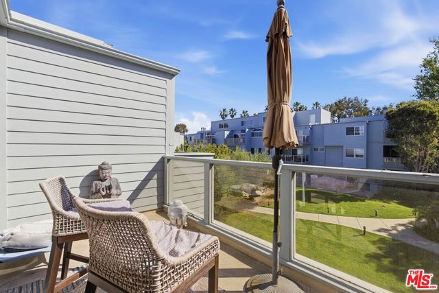 240 The, Redondo Beach CA: https://media.crmls.org/mediaz/9bc0628f-dba5-471f-8064-c9b73ed065bf.jpg