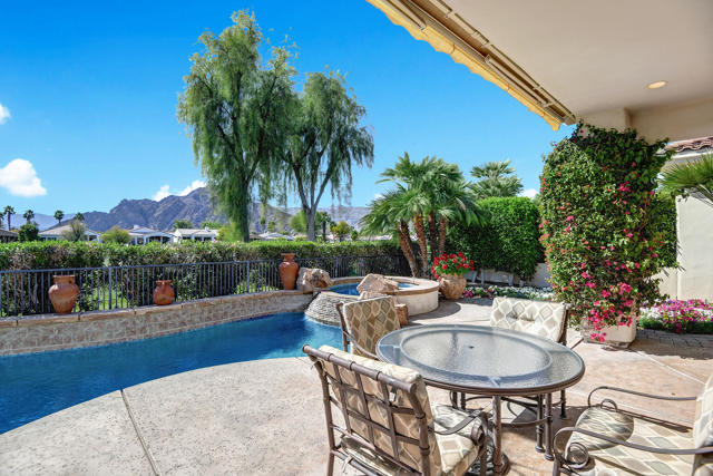 79405 Mandarina, La Quinta CA: https://media.crmls.org/mediaz/9bc06918-b911-4934-97f0-cb64a2e1df04.jpg