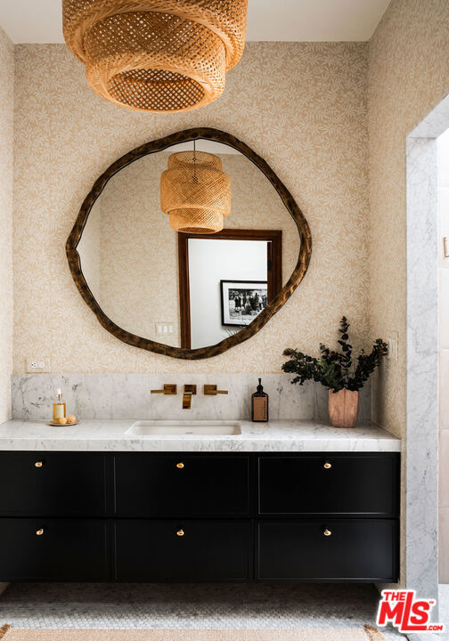 https://media.crmls.org/mediaz/9bc0b0a7-02f9-4ff3-bbbf-5d68f53734c2.jpg?preset=X-Large