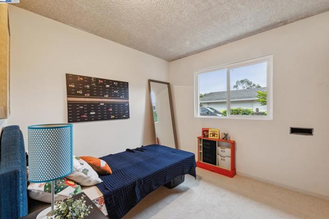413 Grand St, Alameda CA: https://media.crmls.org/mediaz/9bc18f42-b717-406d-91ea-3bec0adac648.jpg