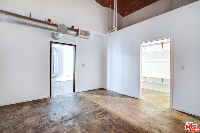 215 W 7th Street, Los Angeles CA: https://media.crmls.org/mediaz/9bc1b449-943e-4db0-bcb1-ed09e2174522.jpg