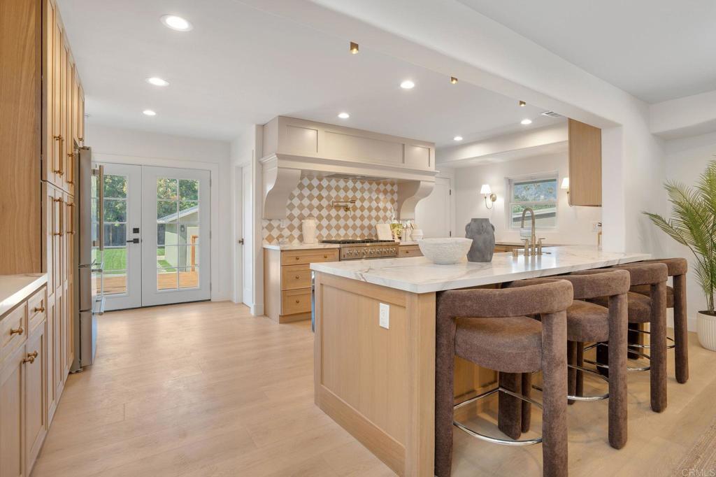 https://media.crmls.org/mediaz/9bc1e967-32b3-4529-9094-648fc62fbac0.jpg?preset=X-Large