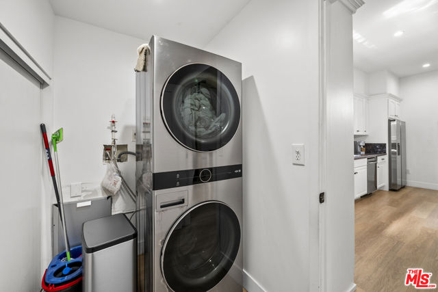 5656 Penfield Avenue, Woodland Hills CA: https://media.crmls.org/mediaz/9bc25d11-38af-471a-89d9-1094f11791a0.jpg