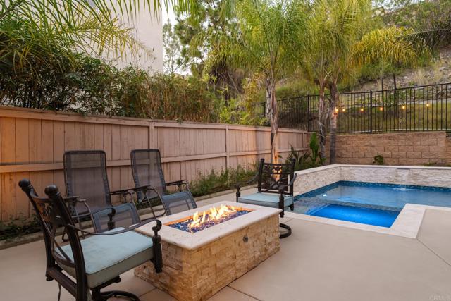 Detail Gallery Image 5 of 51 For 636 Weatherstone Way, San Marcos,  CA 92078 - 5 Beds | 4 Baths