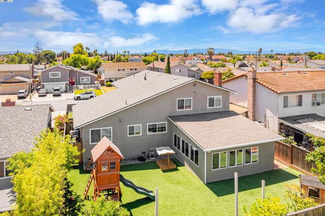 597 Singley Dr, Milpitas CA: https://media.crmls.org/mediaz/9bc2b69d-235f-4a57-9709-f351c3f603b3.jpg