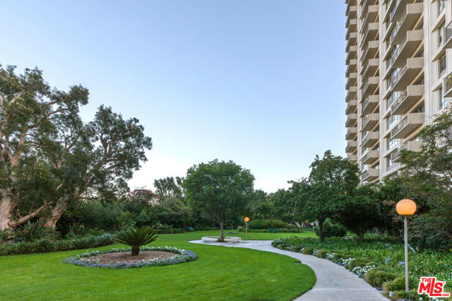 2170 Century Park East, Los Angeles CA: https://media.crmls.org/mediaz/9bc32f5a-25df-4151-8331-6b20ced000be.jpg