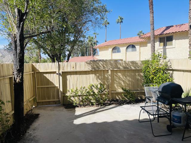 72725 Jack Kramer Lane, Palm Desert CA: https://media.crmls.org/mediaz/9bc379a5-769a-4475-bde7-bc618e239c6b.jpg