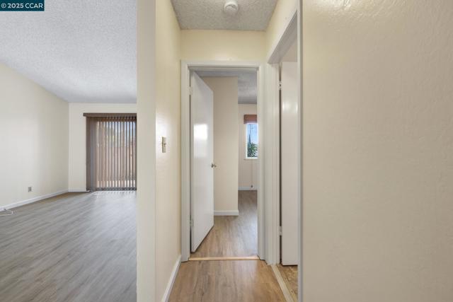 5571 Sepulveda Ct, Concord CA: https://media.crmls.org/mediaz/9bc3f36a-6d5b-43ea-923f-1636d6dda7f7.jpg