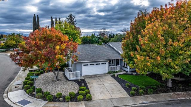 5285 Felicia Ave, Livermore CA: https://media.crmls.org/mediaz/9bc41a41-793b-44e2-873c-6d83d78d610d.jpg