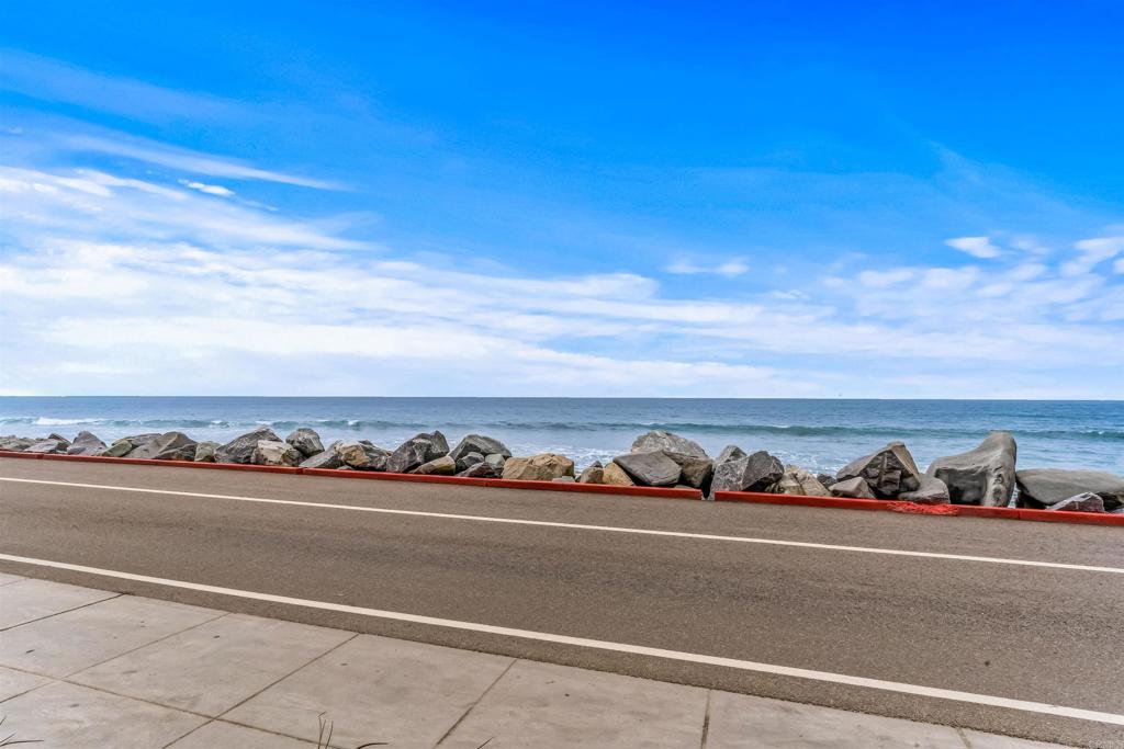 700 The Strand - photo 19