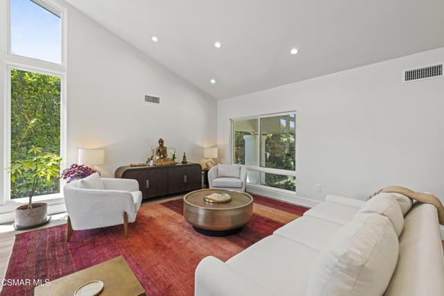 1630 Wicklow Court, Westlake Village CA: https://media.crmls.org/mediaz/9bc46aae-4393-4007-bbb1-74607a858ff2.jpg