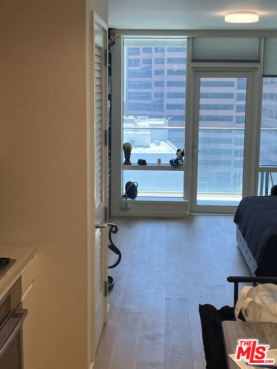 https://media.crmls.org/mediaz/9bc5092c-6fe4-49e6-857c-70a631f1ae01.jpg?preset=X-Large