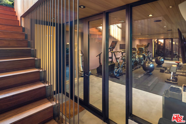 9551 Oak Pass Road, Beverly Hills CA: https://media.crmls.org/mediaz/9bc55381-1bea-48fd-b77a-b08f35a0495f.jpg