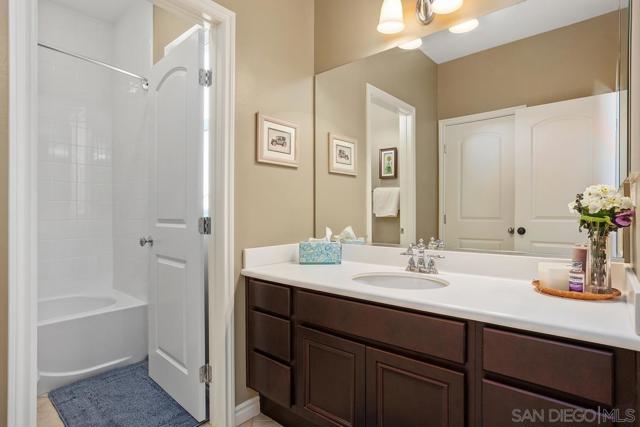 5029 Medalist Ct, Oceanside CA: https://media.crmls.org/mediaz/9bc598e0-571b-44da-af4a-1c1755c38029.jpg
