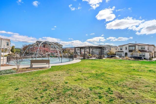 1091 Camino Cantera S, Chula Vista CA: https://media.crmls.org/mediaz/9bc5bab2-0c06-446c-8255-cca2cdba1831.jpg