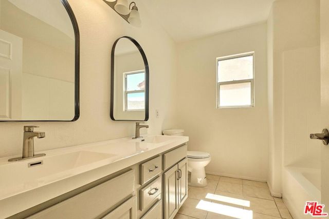12512 Valley Vista Way, Sylmar CA: https://media.crmls.org/mediaz/9bc69f3c-b4ee-4c31-8173-08daa79ef371.jpg