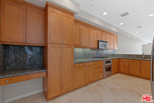 7301 Vista Del Mar, Playa del Rey CA: https://media.crmls.org/mediaz/9bc6ec26-fafd-4600-8731-31955c014b8a.jpg
