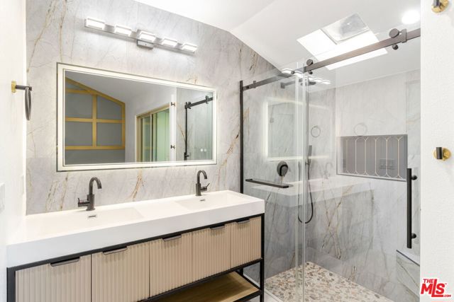 7550 Zombar Avenue, Van Nuys CA: https://media.crmls.org/mediaz/9bc77044-047b-4d53-8bb1-0fba3718c2f3.jpg