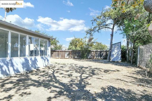 1205 Putnam Street, Antioch CA: https://media.crmls.org/mediaz/9bc80feb-e226-481f-9c62-b8f624d4dc7a.jpg