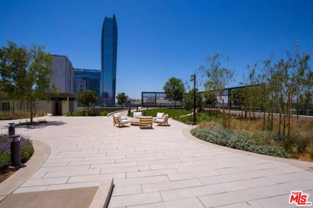 889 Francisco Street, Los Angeles CA: https://media.crmls.org/mediaz/9bc8aabd-6cfc-4394-831e-8ee64743bc1c.jpg