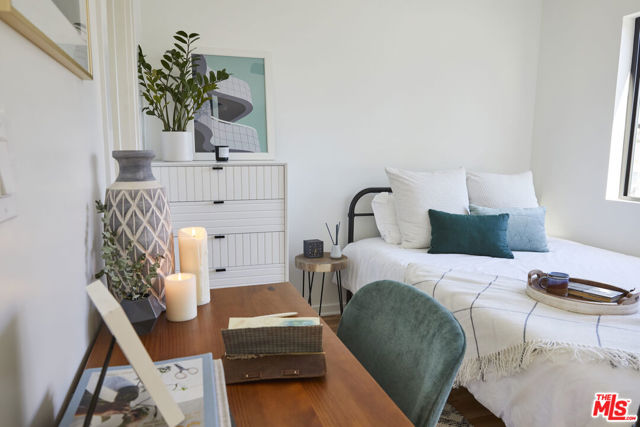 908 Everett Street, Los Angeles CA: https://media.crmls.org/mediaz/9bc96a55-0e08-4ae6-a176-0d340131471b.jpg