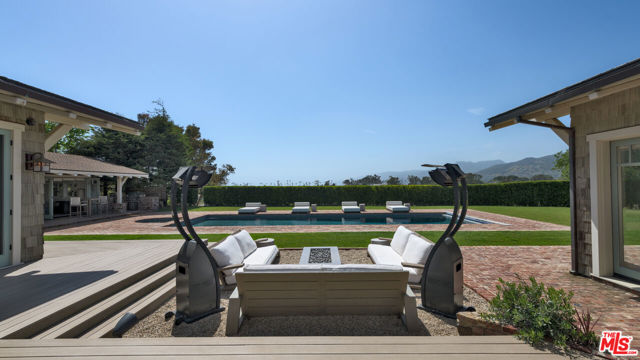 6815 Dume Drive, Malibu CA: https://media.crmls.org/mediaz/9bc9ae1f-716b-41d0-a458-8e0b740f46c6.jpg