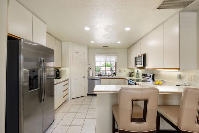 Image 13 of 47 For 78820 Runaway Bay Drive